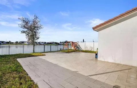 Exterior - 3460 W 103rd Ter, Hialeah, FL 33018 photo 7 of 10