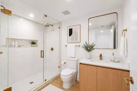 Bath - 90 NE 32nd #313, Miami, FL 33137 photo 1 of 2