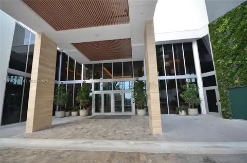 16385 Biscayne Blvd #519, North Miami Beach, FL 33160