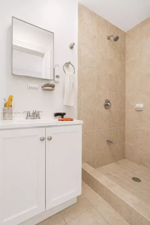 Bath - 5340 E 4th Ave, Hialeah, FL 33013 photo 3 of 3