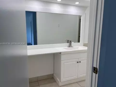 Bath - 1350 E Sample Rd #306, Pompano Beach, FL 33064 photo 2 of 2