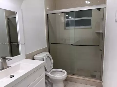 Bath - 1350 E Sample Rd #306, Pompano Beach, FL 33064 photo 1 of 2
