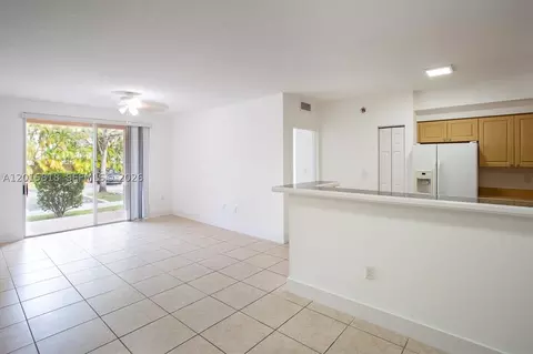 6861 SW 44th St #109, Miami, FL 33155