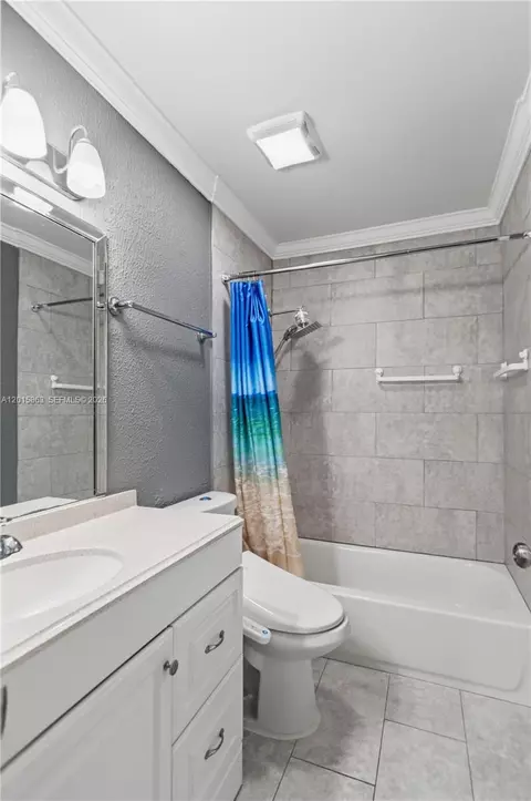 Bath - 5471 W 27th Ct, Hialeah, FL 33016 photo 1 of 2