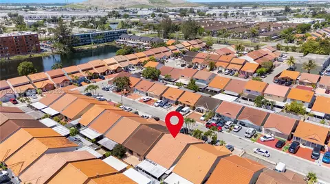 View/Area - 5471 W 27th Ct, Hialeah, FL 33016 photo 3 of 5