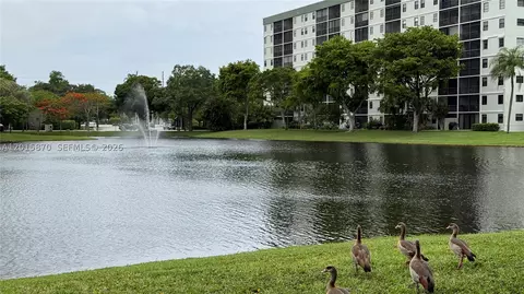 2236 N Cypress Bend Dr #207, Pompano Beach, FL 33069