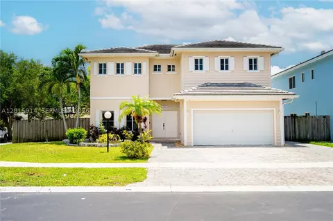 2890 NE 4th St, Homestead, FL 33033