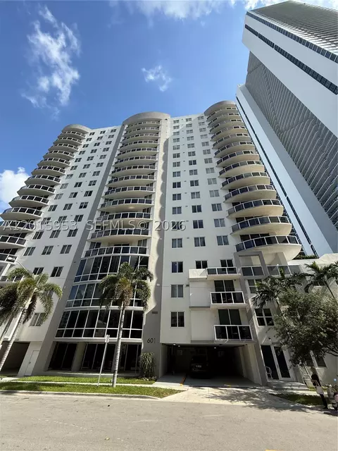 601 NE 23rd St #707, Miami, FL 33137