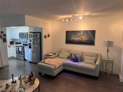 5300 Washington St #J214, Hollywood, FL 33021