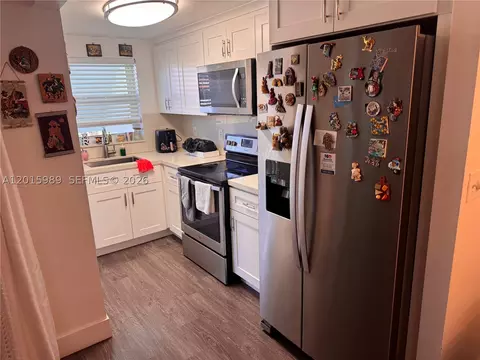 5300 Washington St #J214, Hollywood, FL 33021