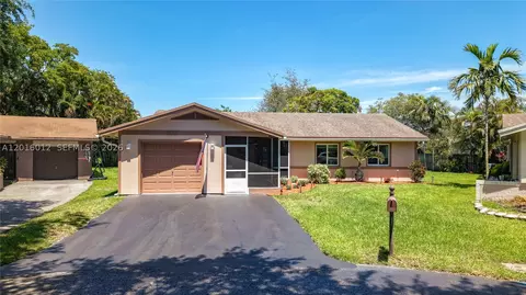 2176 Nova Village Dr, Davie, FL 33317