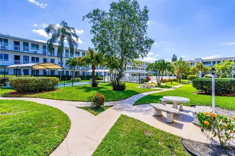 15610 NE 6th Ave #32D, Miami, FL 33162