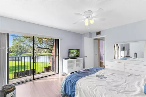 9950 NW 6th Pl, Plantation, FL 33324