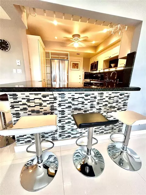 200 Diplomat Pkwy #721, Hallandale Beach, FL 33009