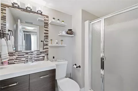 Bath - Undisclosed, Pompano Beach, FL 33062 photo 2 of 2