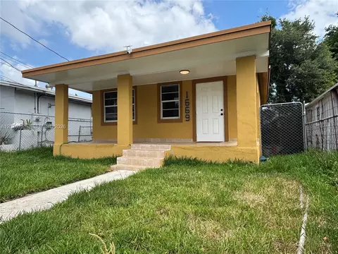 1669 NW 70th St, Miami, FL 33147