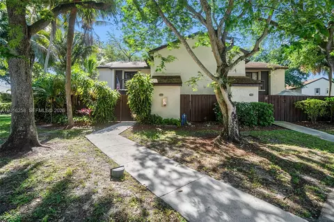 3607 Cocoplum Cir #34104, Coconut Creek, FL 33063