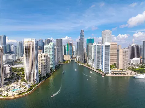 300 S Biscayne Blvd #L-L02, Miami, FL 33131