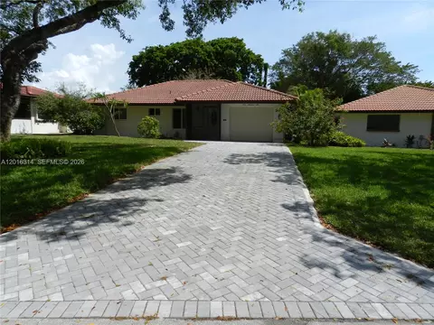 305 NW 42nd St, Boca Raton, FL 33431