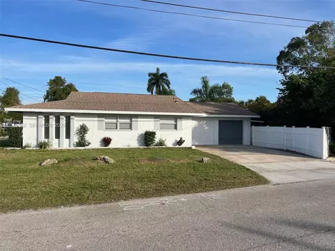 56 Cardinal Dr, North Fort Myers, FL 33917