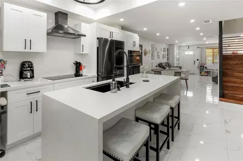 2200 Monroe St #12, Hollywood, FL 33020