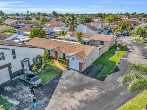 View/Area - 8266 NW 192nd Ter, Hialeah, FL 33015 photo 5 of 6