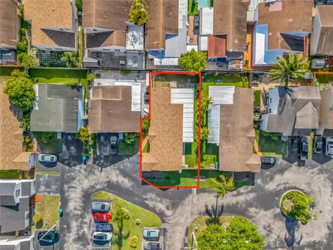 View/Area - 8266 NW 192nd Ter, Hialeah, FL 33015 photo 4 of 6