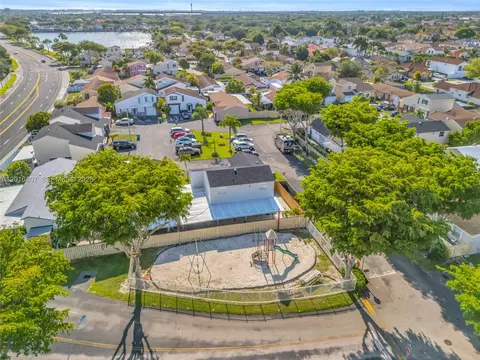 View/Area - 8266 NW 192nd Ter, Hialeah, FL 33015 photo 6 of 6