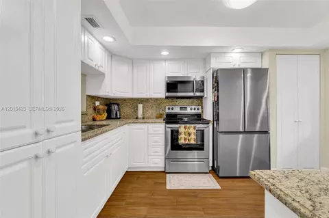 1101 Colony Point Cir #309, Pembroke Pines, FL 33026
