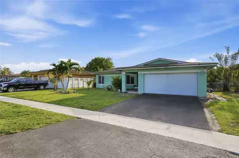 8271 NW 68th Ter, Tamarac, FL 33321