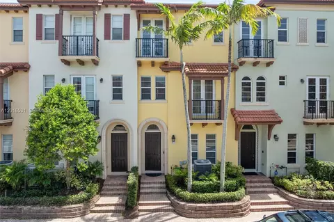 61 Via Floresta Dr, Boca Raton, FL 33487