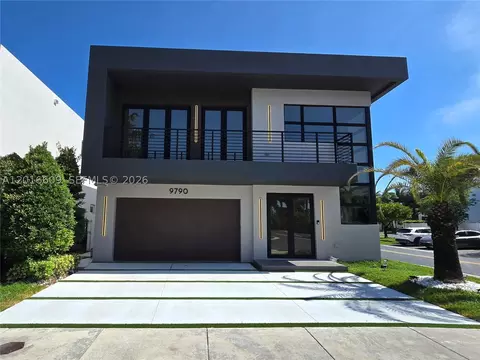 9790 NW 75th St, Doral, FL 33178