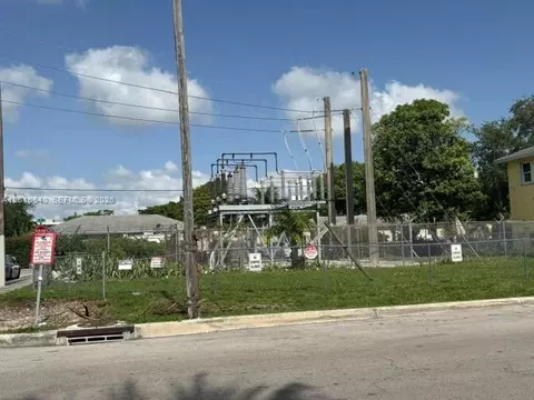 193 NW 16th St, Miami, FL 33136
