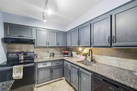 6195 Rock Island Rd #511, Tamarac, FL 33319