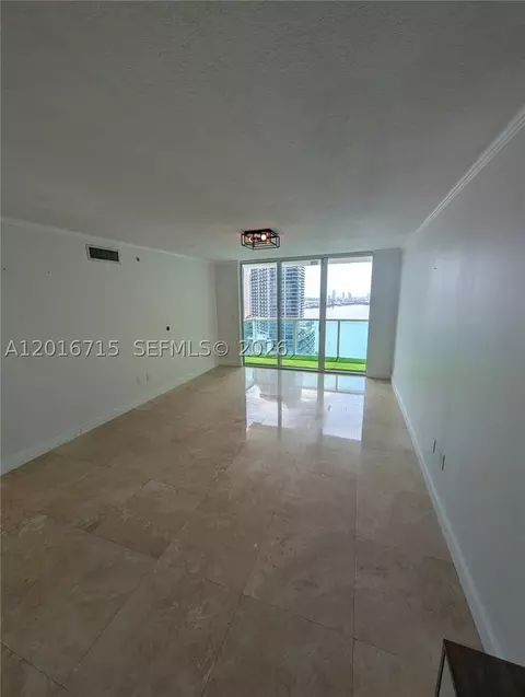 31 SE 5th St #3002, Miami, FL 33131