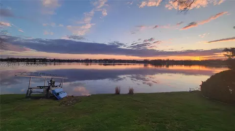 605 Hilltop Dr, White Lake, MI 48386