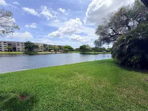 11423 NW 10th St #11423, Pembroke Pines, FL 33026