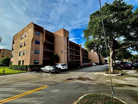 10451 Sunrise Lakes Blvd #205, Sunrise, FL 33322