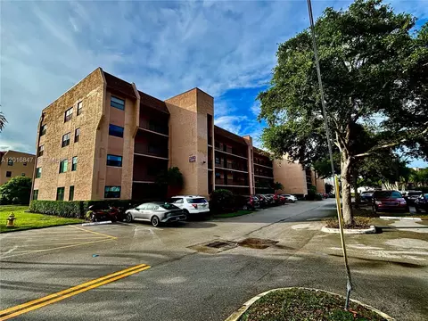 10451 Sunrise Lakes Blvd #205, Sunrise, FL 33322