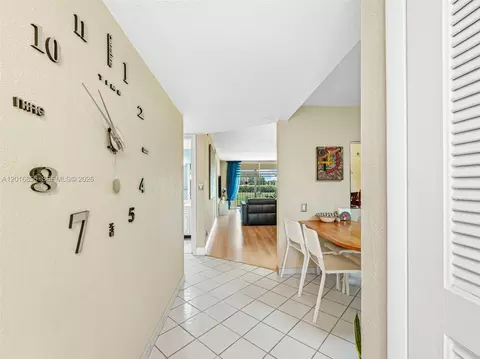 9820 S Hollybrook Lake Dr #208, Pembroke Pines, FL 33025