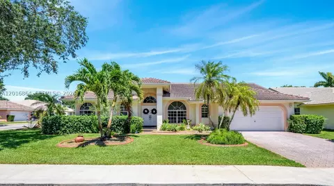 701 SW 93rd Ter, Pembroke Pines, FL 33025