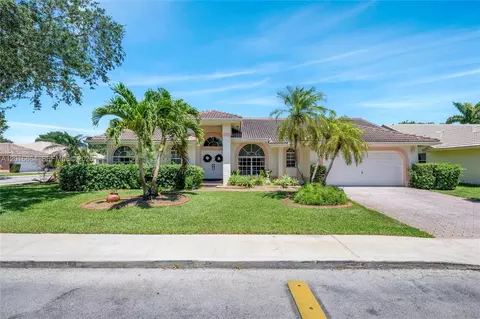 701 SW 93rd Ter, Pembroke Pines, FL 33025