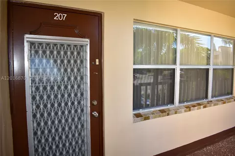 8851 Sunrise Lakes Blvd #207, Sunrise, FL 33322