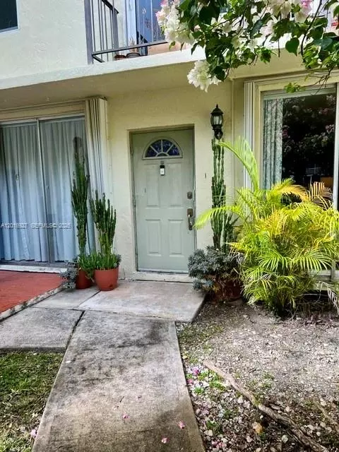 1701 NE 115th St #1A, Miami, FL 33181