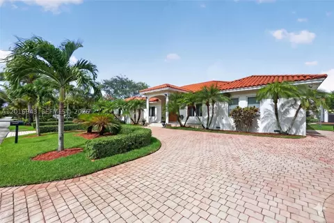 18461 SW 83rd Ave, Cutler Bay, FL 33157