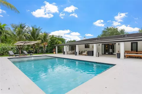 Exterior - 7200 SW 107th Ter, Pinecrest, FL 33156 photo 10 of 11