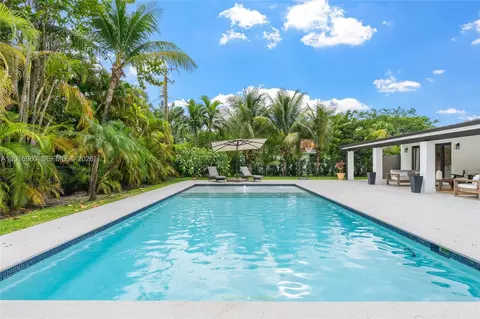 Exterior - 7200 SW 107th Ter, Pinecrest, FL 33156 photo 9 of 11
