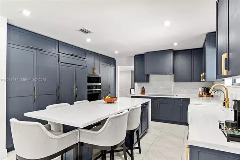 Kitchen - 7200 SW 107th Ter, Pinecrest, FL 33156 photo 3 of 4