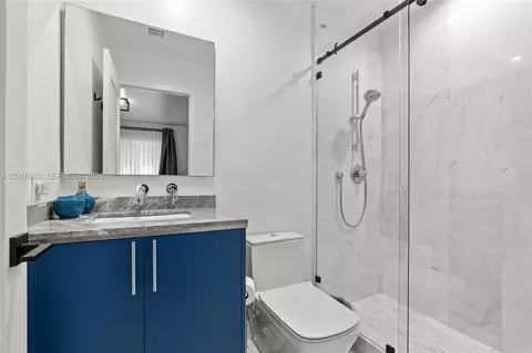 Bath - 7200 SW 107th Ter, Pinecrest, FL 33156 photo 5 of 6