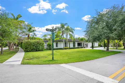 Exterior - 7200 SW 107th Ter, Pinecrest, FL 33156 photo 2 of 11